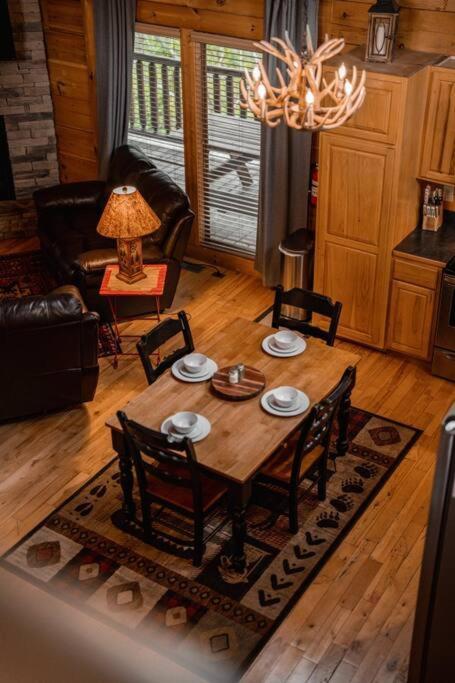 2-Bedroom Cabin With 2 Master Suites, Loft, Half-Bath And Hot Tub In A Serene Resort Setting Sevierville Eksteriør bilde