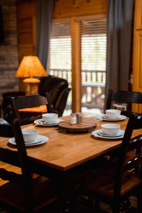 2-Bedroom Cabin With 2 Master Suites, Loft, Half-Bath And Hot Tub In A Serene Resort Setting Sevierville Eksteriør bilde