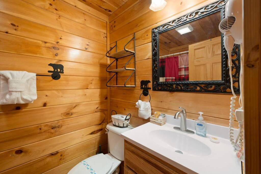 2-Bedroom Cabin With 2 Master Suites, Loft, Half-Bath And Hot Tub In A Serene Resort Setting Sevierville Eksteriør bilde