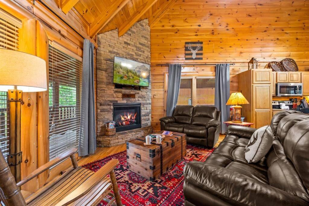 2-Bedroom Cabin With 2 Master Suites, Loft, Half-Bath And Hot Tub In A Serene Resort Setting Sevierville Eksteriør bilde