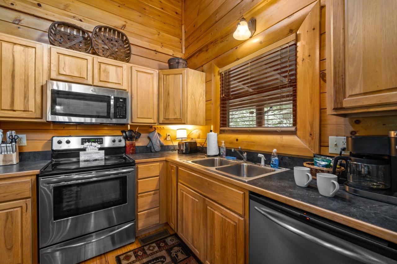 2-Bedroom Cabin With 2 Master Suites, Loft, Half-Bath And Hot Tub In A Serene Resort Setting Sevierville Eksteriør bilde