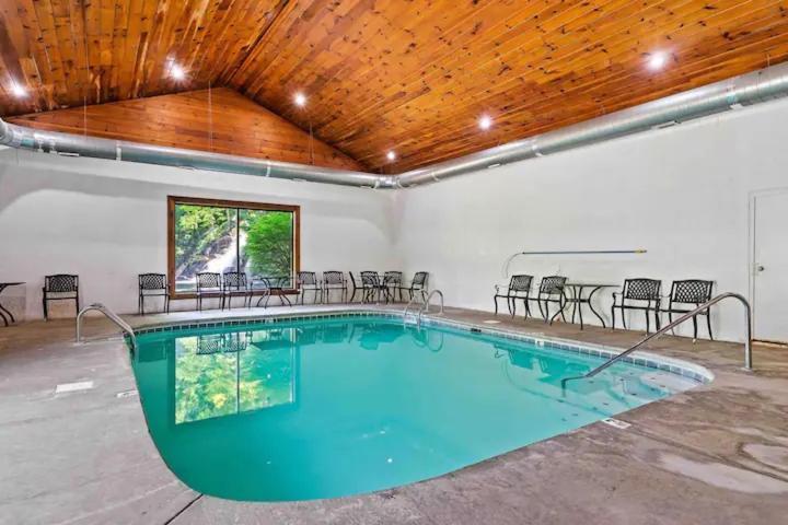 2-Bedroom Cabin With 2 Master Suites, Loft, Half-Bath And Hot Tub In A Serene Resort Setting Sevierville Eksteriør bilde